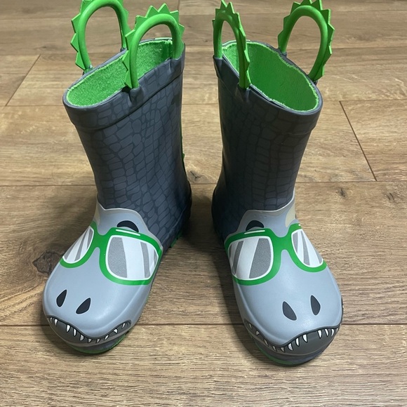 Western Chief Other - NWOT Western Chief Gray and Green Dinosaur Rain Boots size 7